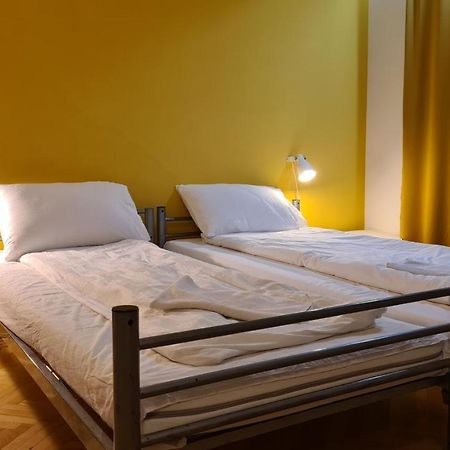 Sleep Inn Hostel ブカレスト エクステリア 写真