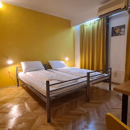 Sleep Inn Hostel ブカレスト エクステリア 写真