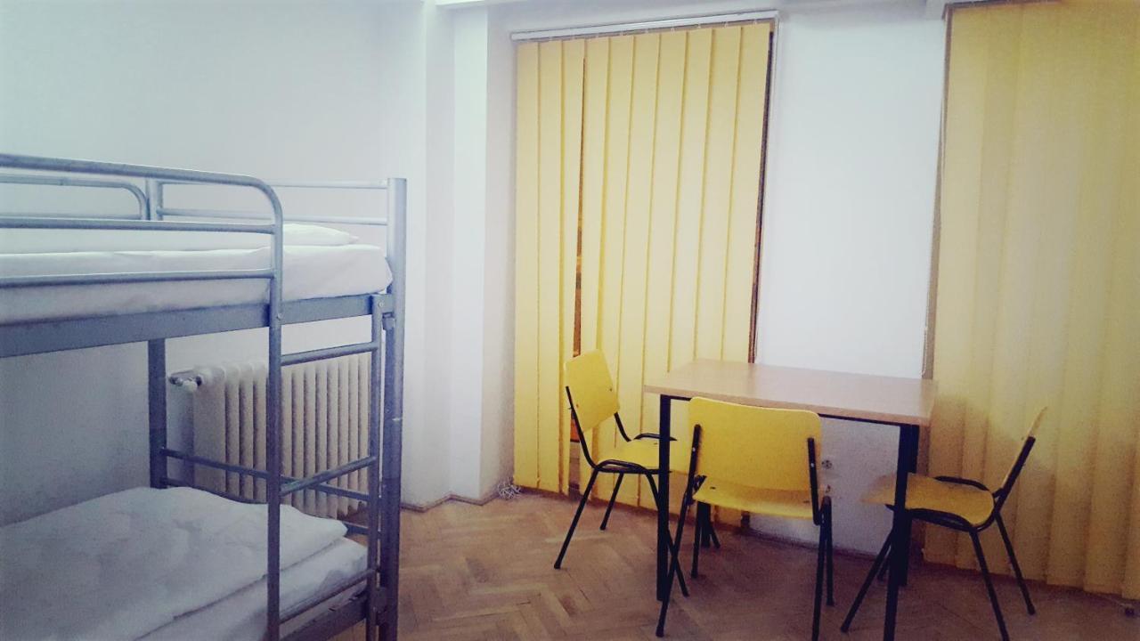 Sleep Inn Hostel ブカレスト エクステリア 写真