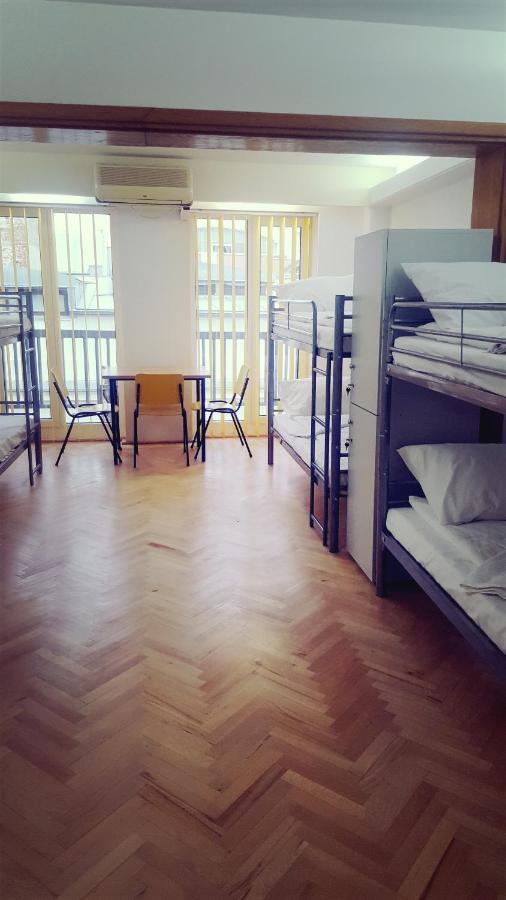 Sleep Inn Hostel ブカレスト エクステリア 写真