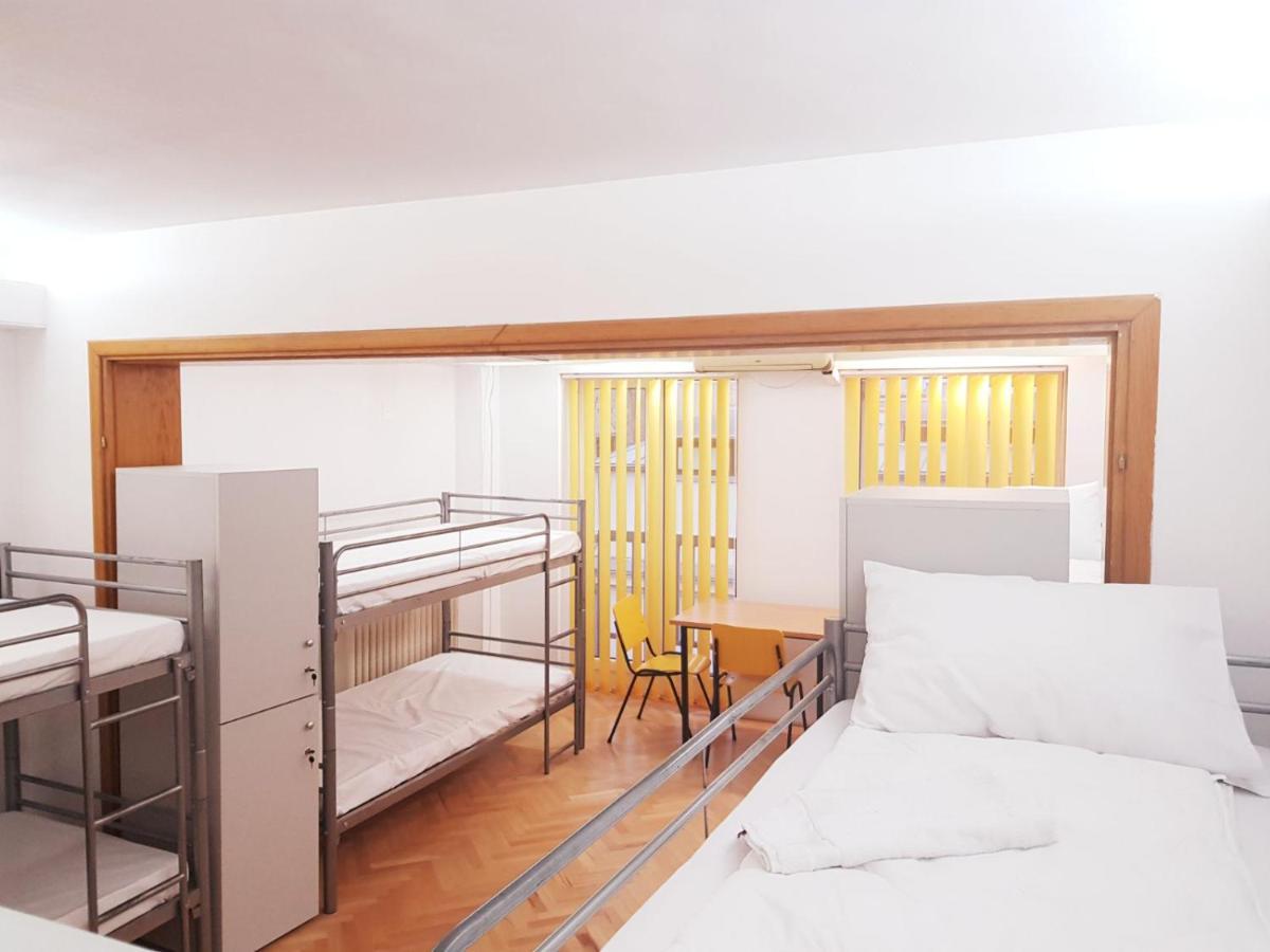 Sleep Inn Hostel ブカレスト エクステリア 写真