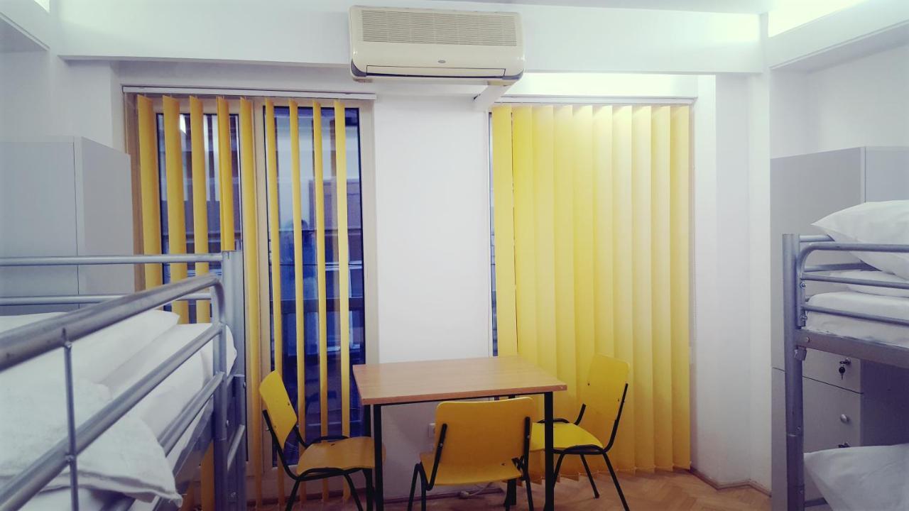 Sleep Inn Hostel ブカレスト エクステリア 写真