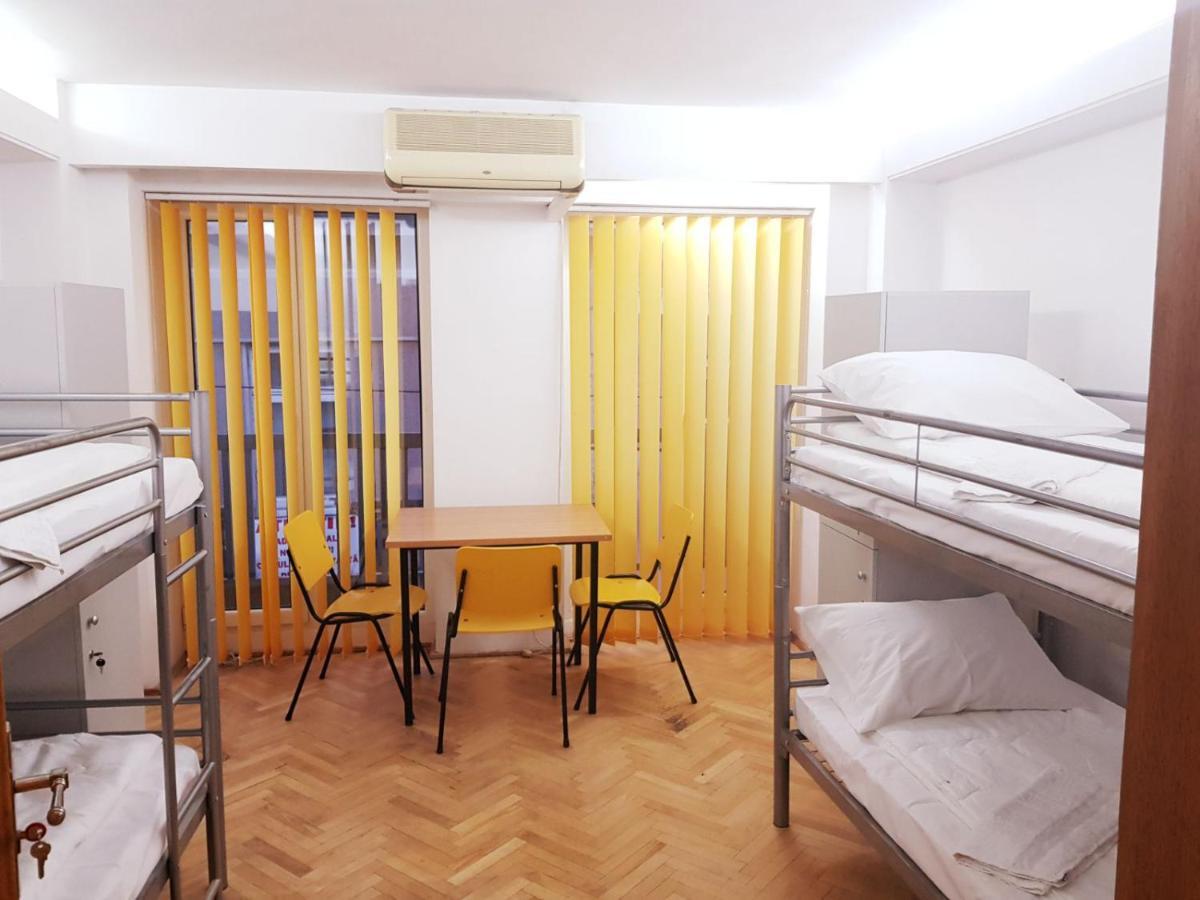 Sleep Inn Hostel ブカレスト エクステリア 写真