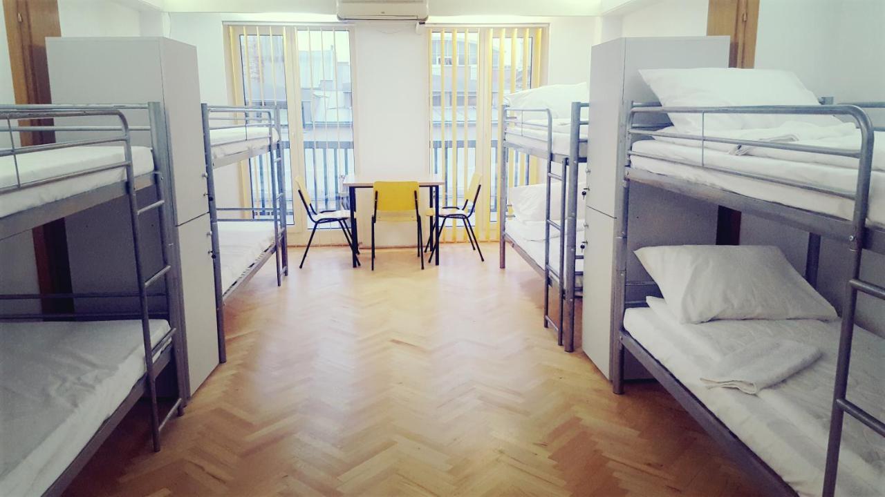 Sleep Inn Hostel ブカレスト エクステリア 写真
