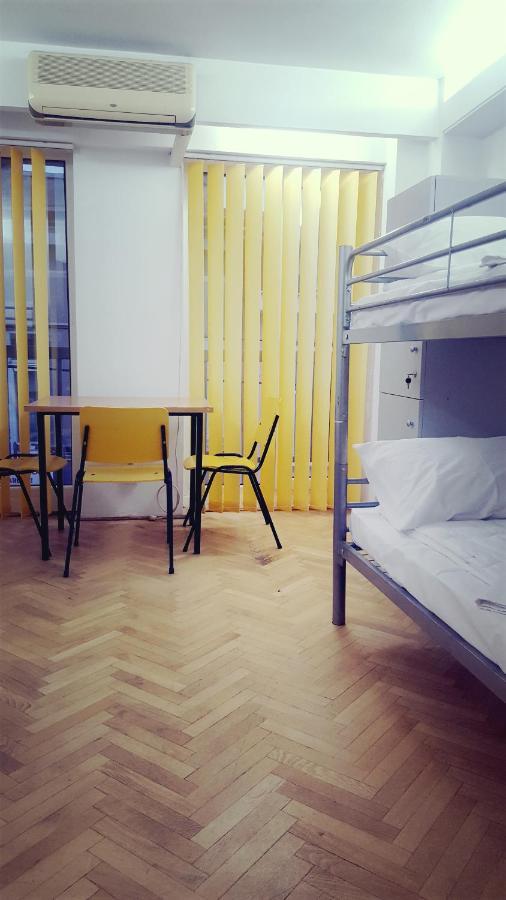 Sleep Inn Hostel ブカレスト エクステリア 写真