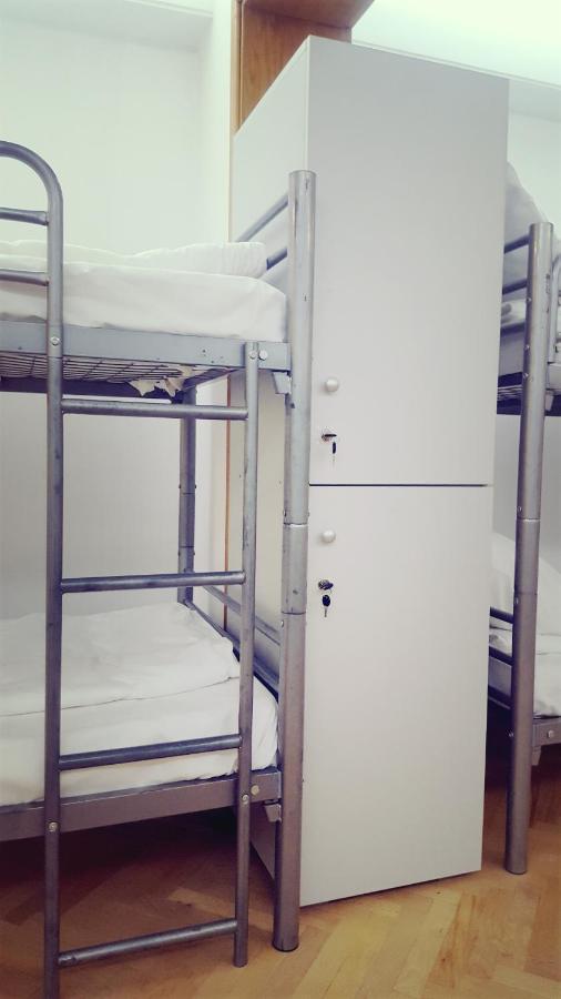 Sleep Inn Hostel ブカレスト エクステリア 写真