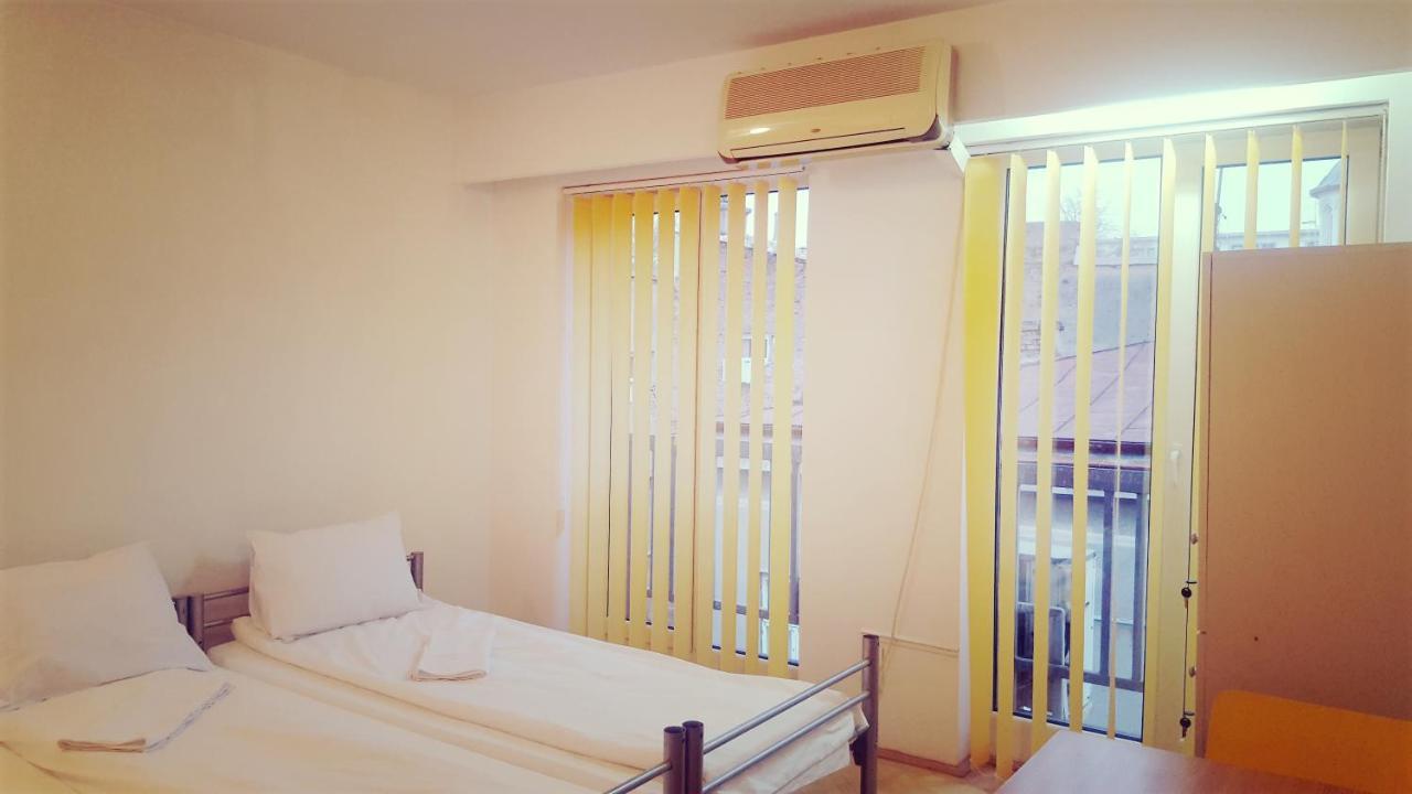 Sleep Inn Hostel ブカレスト エクステリア 写真