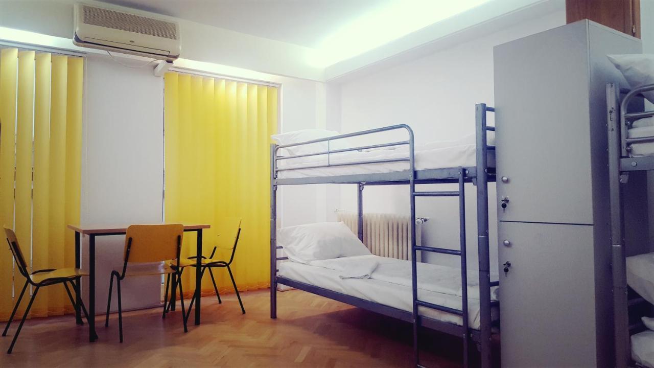 Sleep Inn Hostel ブカレスト エクステリア 写真
