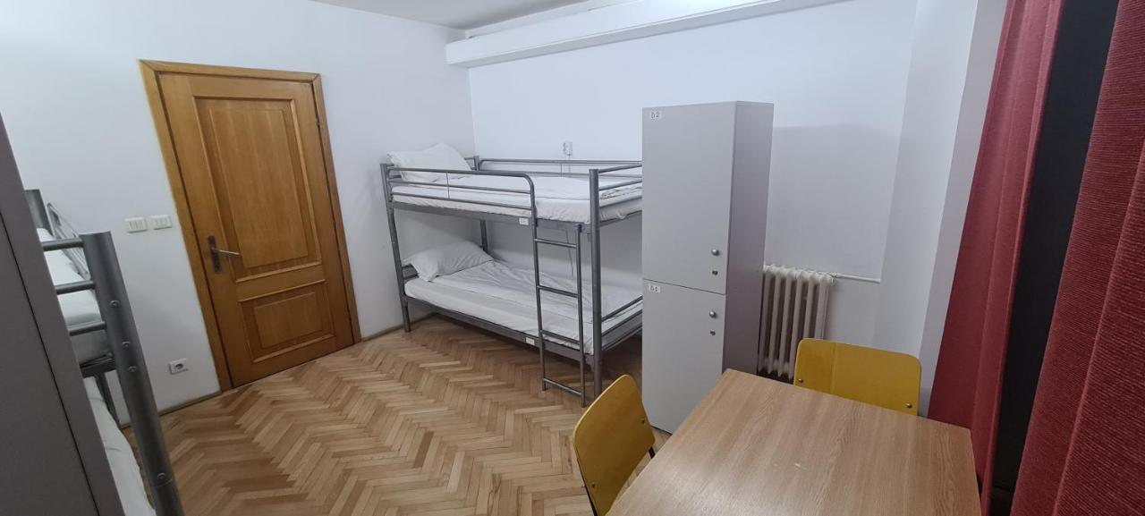 Sleep Inn Hostel ブカレスト エクステリア 写真
