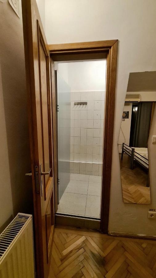 Sleep Inn Hostel ブカレスト エクステリア 写真