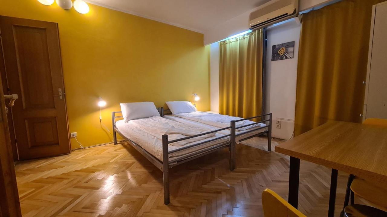 Sleep Inn Hostel ブカレスト エクステリア 写真