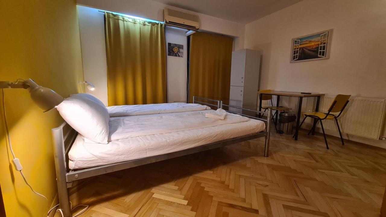 Sleep Inn Hostel ブカレスト エクステリア 写真